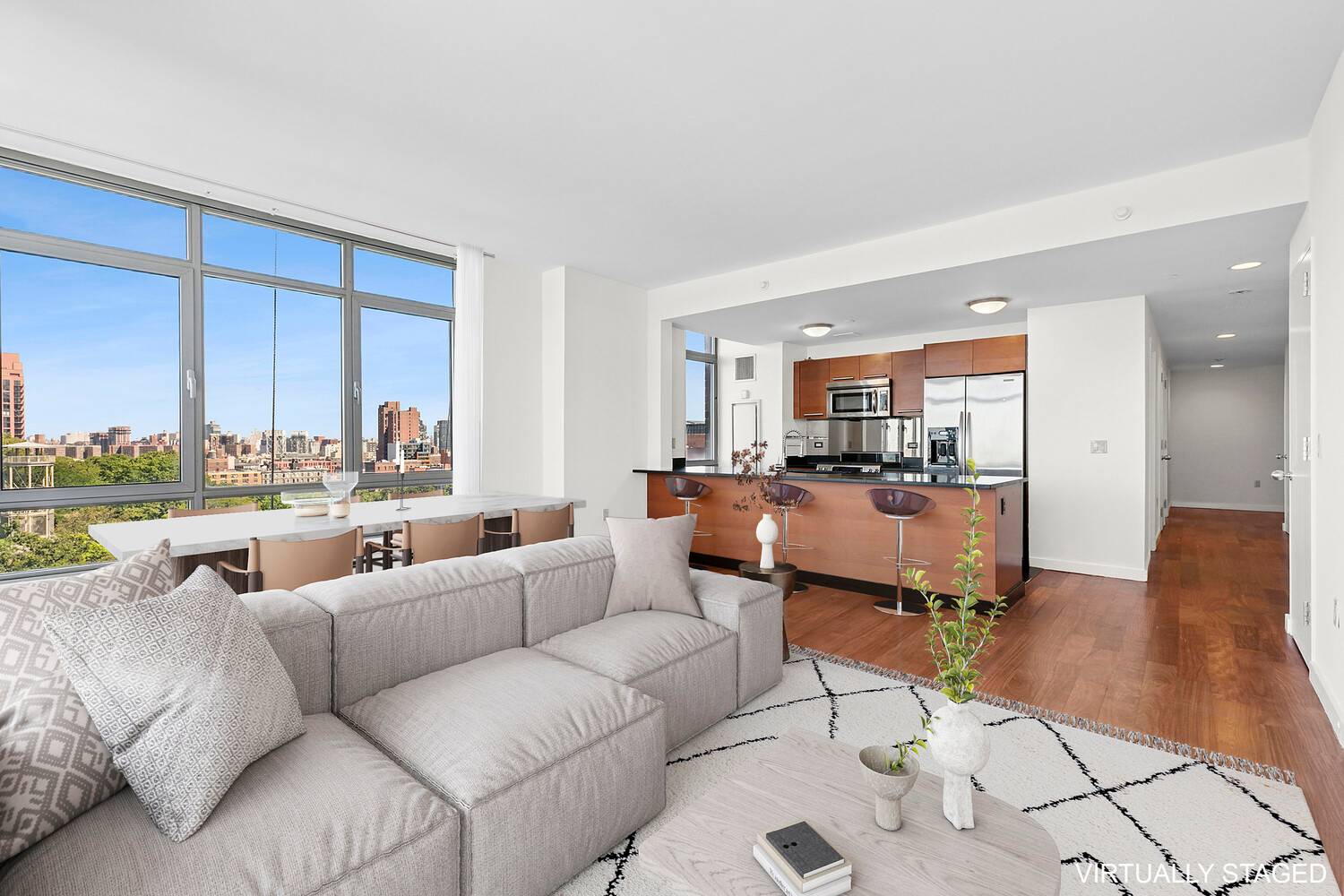 Sophisticated Urban Oasis at 5th on the Park Condominium Discover unparalleled luxury in this exquisite three bedroom, two bathroom residence at the prestigious 5th on the Park Condominium.