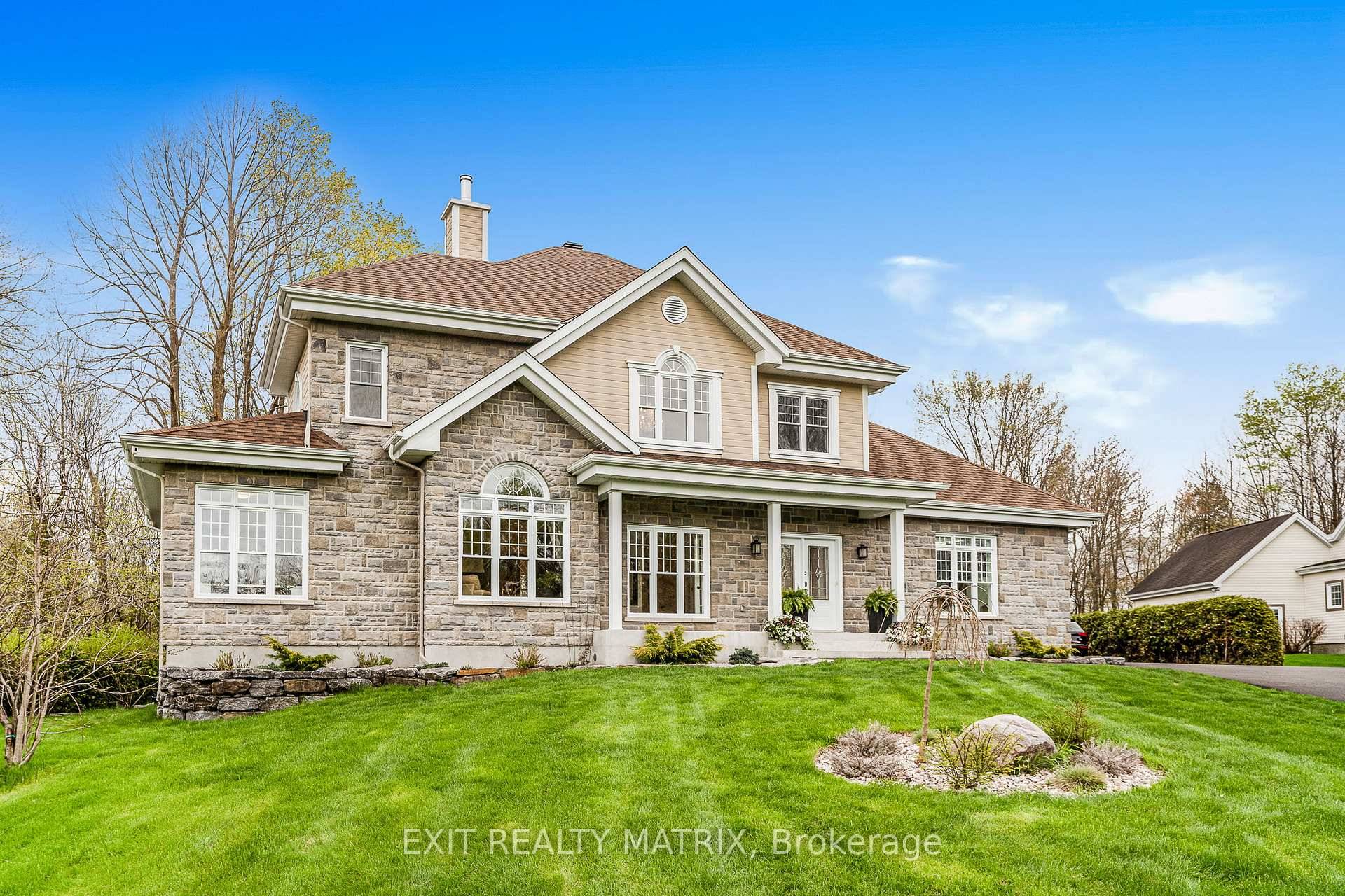 Welcome to this exceptional property, situated within a private and exclusive gated community in Hawkesbury, conveniently located across from the renowned Hawkesbury Golf amp ; Curling Club.