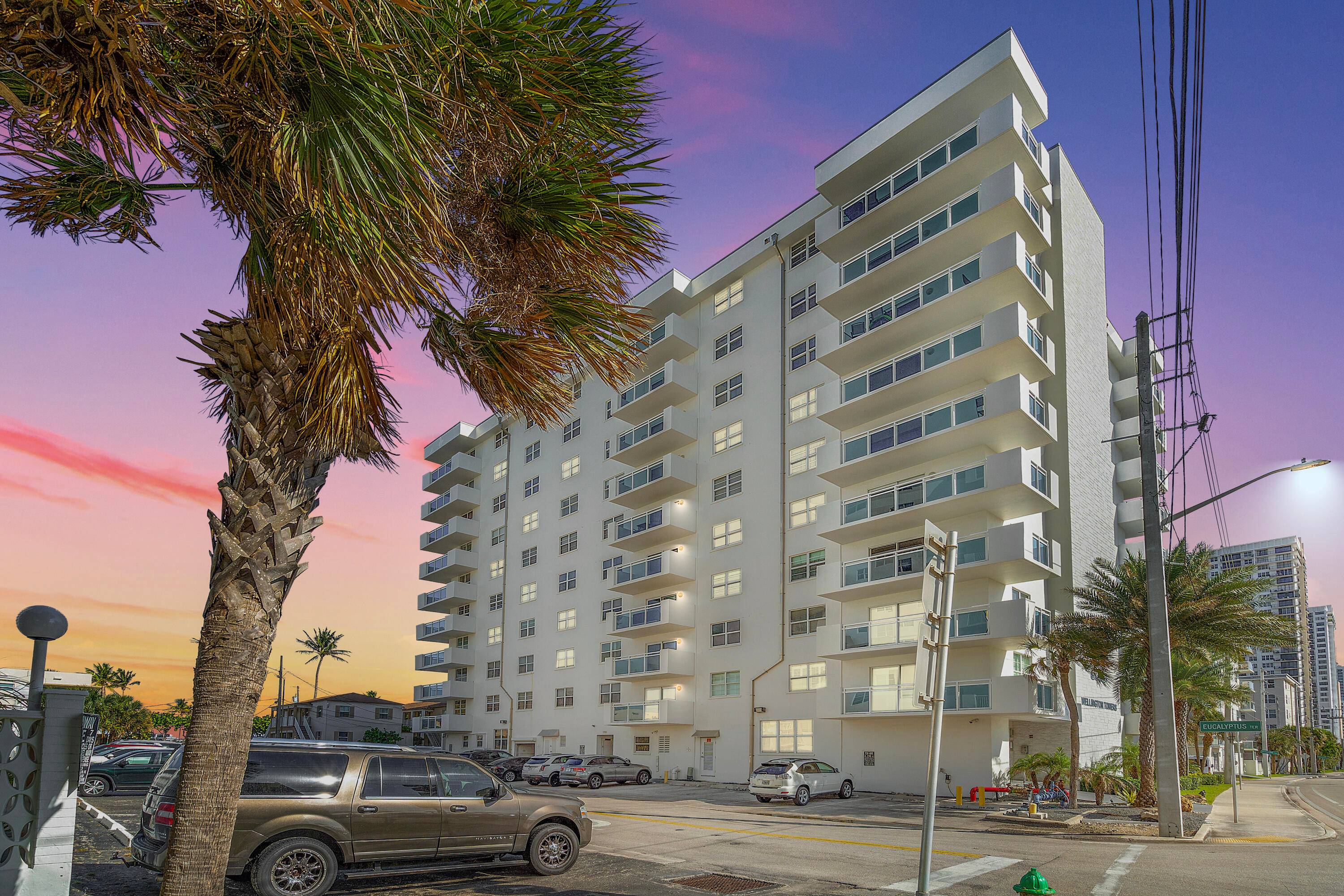 Welcome to your personal slice of paradise at 1701 S Ocean Dr, unit 903 in the heart of Hollywood, Florida.