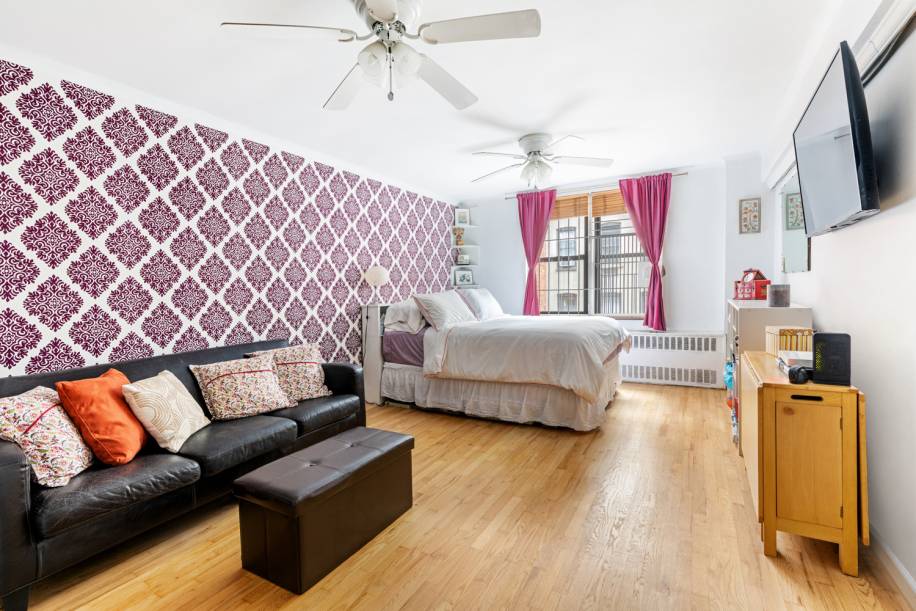 A great TURN KEY option perfect for a first time buyer !