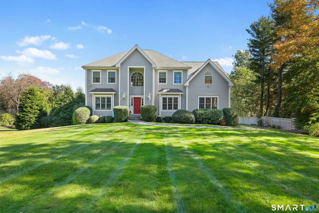 This beautiful waterfront Colonial with almost 4000 finished square footage has it all.
