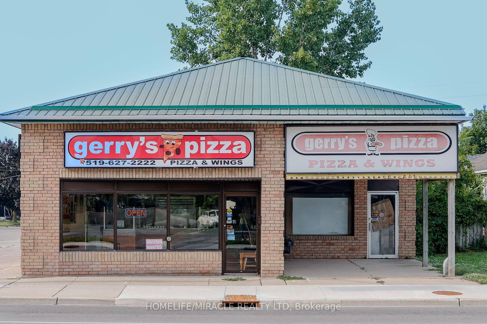 Gerry's Pizza in Wallaceburg, ON is For Sale.