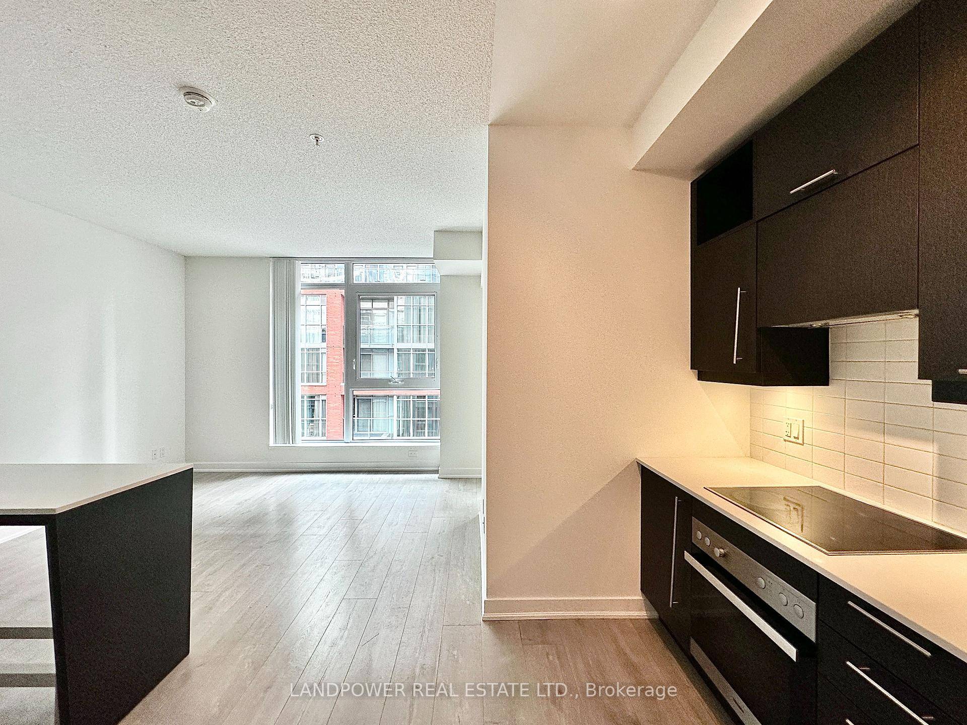 Spacious 2 Den Unit At Studio 2 By Aspen Ridge In The Heart Of Entertainment District.