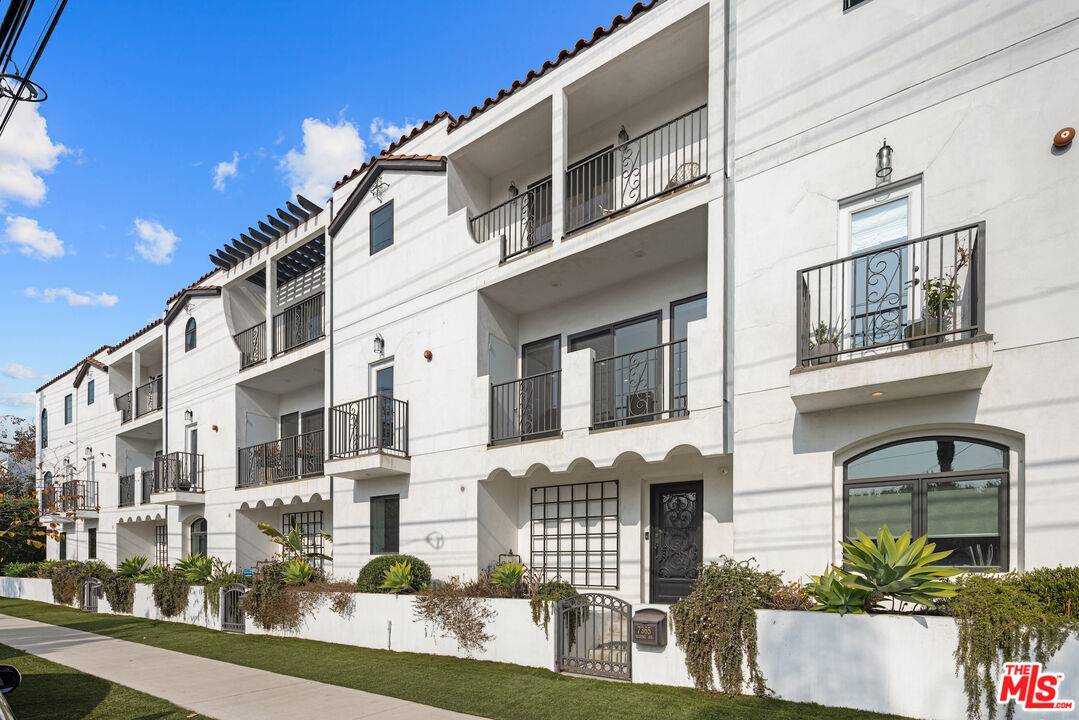 7365 Waring Ave 3BR Hollywood Hills East La
