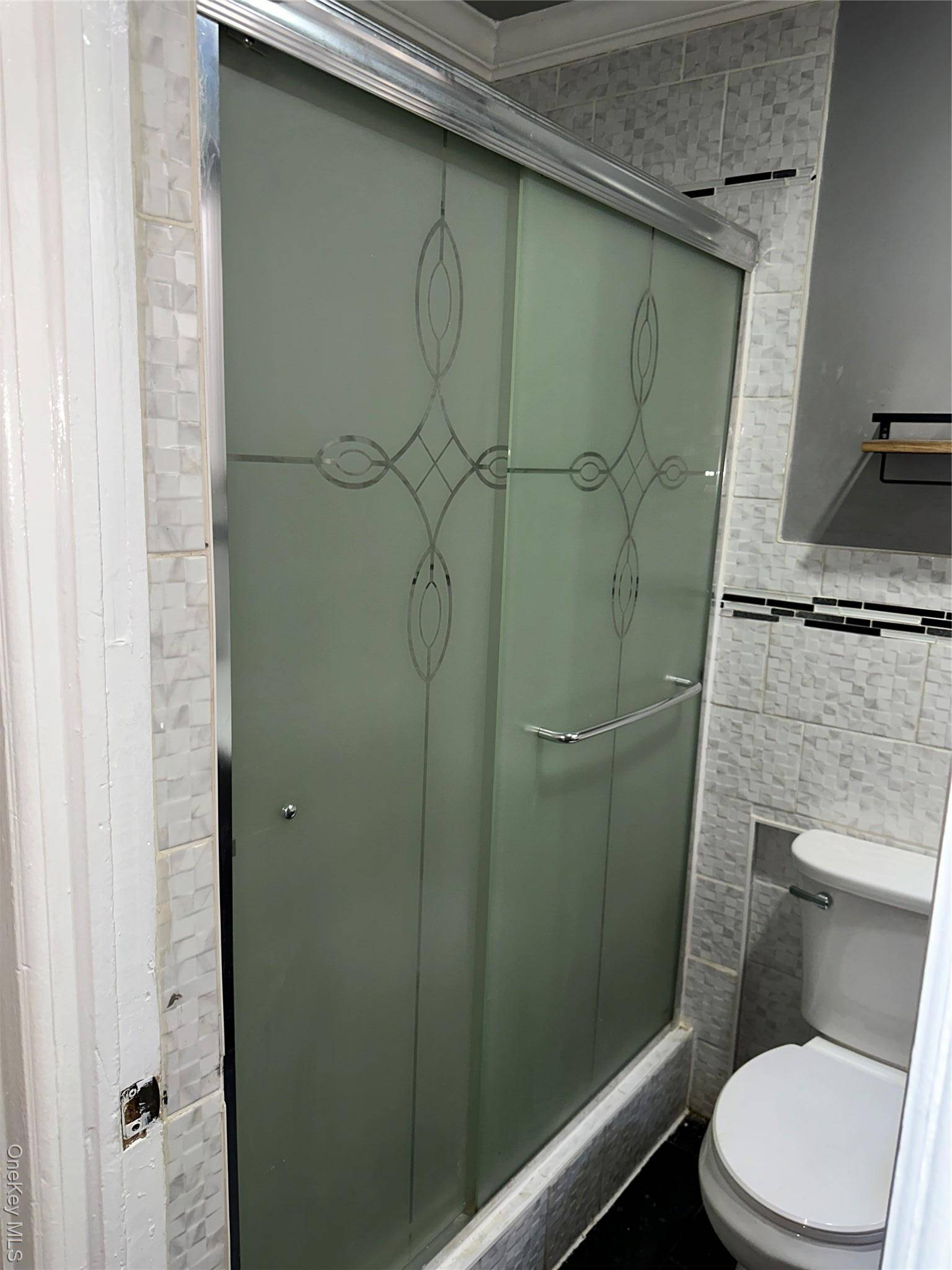 Beautiful bright and very spacious 3 br apt for rent, Available for immediate occupancy !