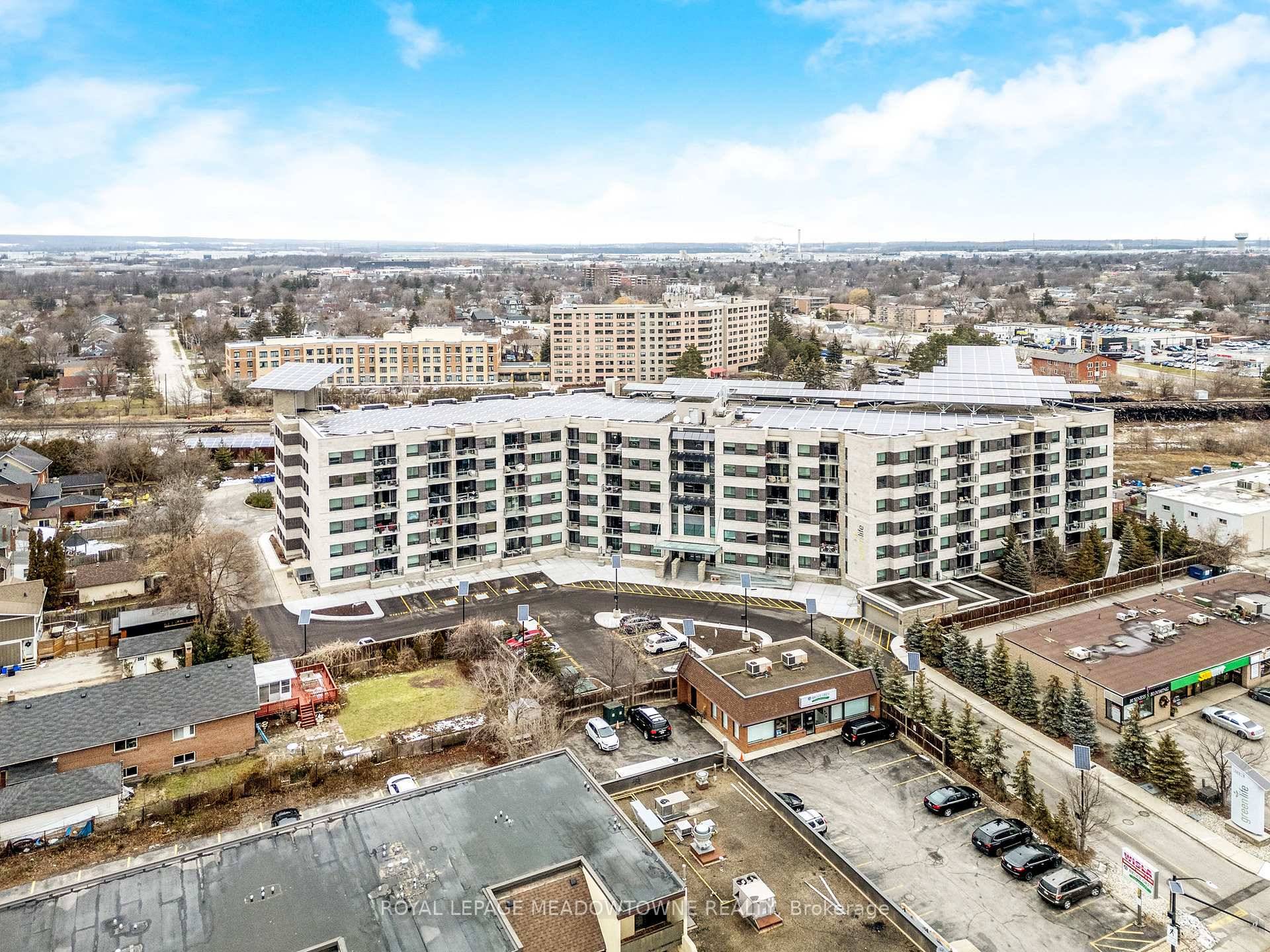 Stunning top floor, 995 sq.