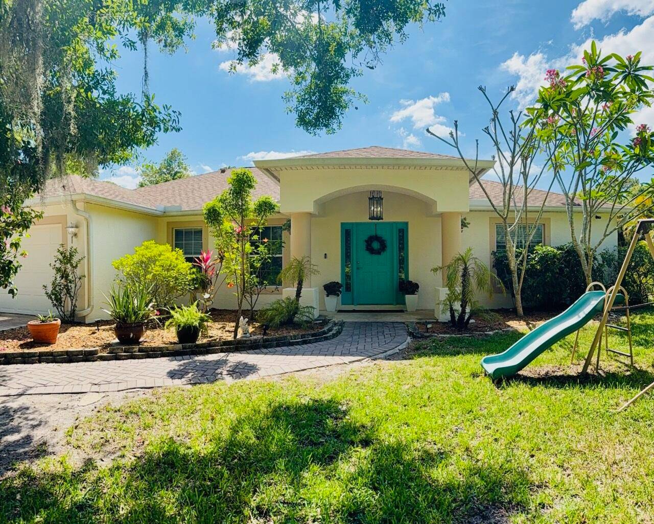 Charming Home on Nearly an Acre in Fort Pierce, FL No HOA !