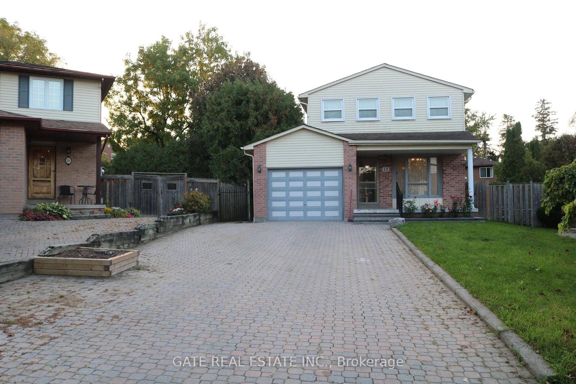 Lovely Well Maintained and Upgraded detached house located in peaceful, Family friendly and safe community, on a low traffic street, Functional Living Space with plenty of light, 3 Spacious Bedrooms ...
