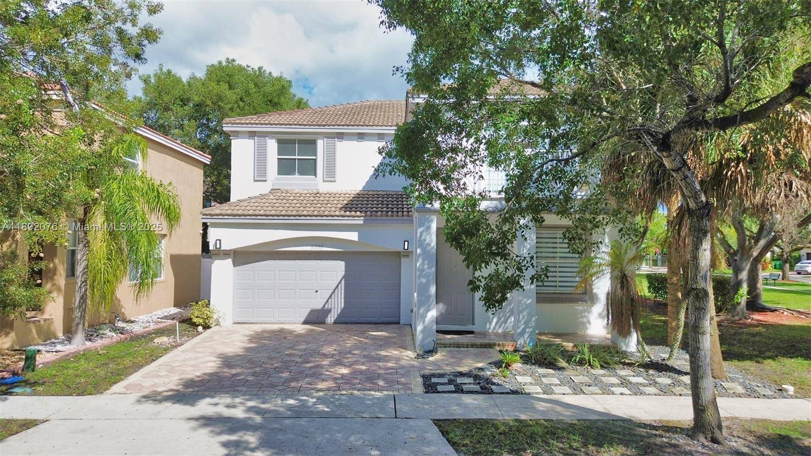 STUNNING SINGLE FAMILY HOME ON A CORNER LOT, LOCATED IN THE MOST SOUGHT AFTER LOCATION.