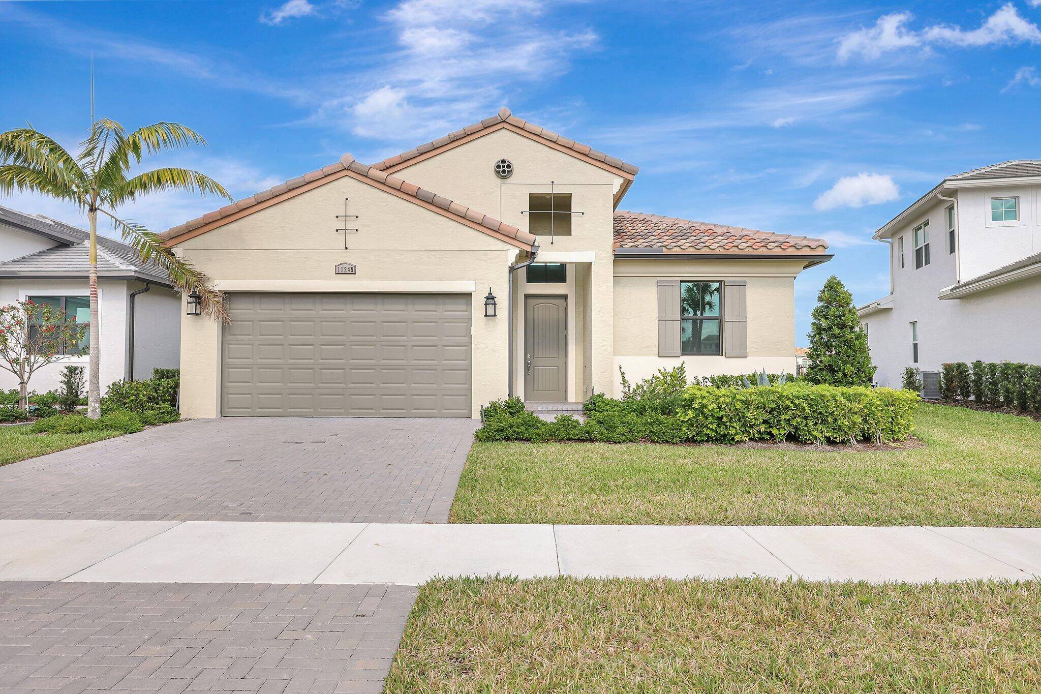 This gorgeous 2024 3BR 2BA 2CG Julia includes exquisite upgrades.