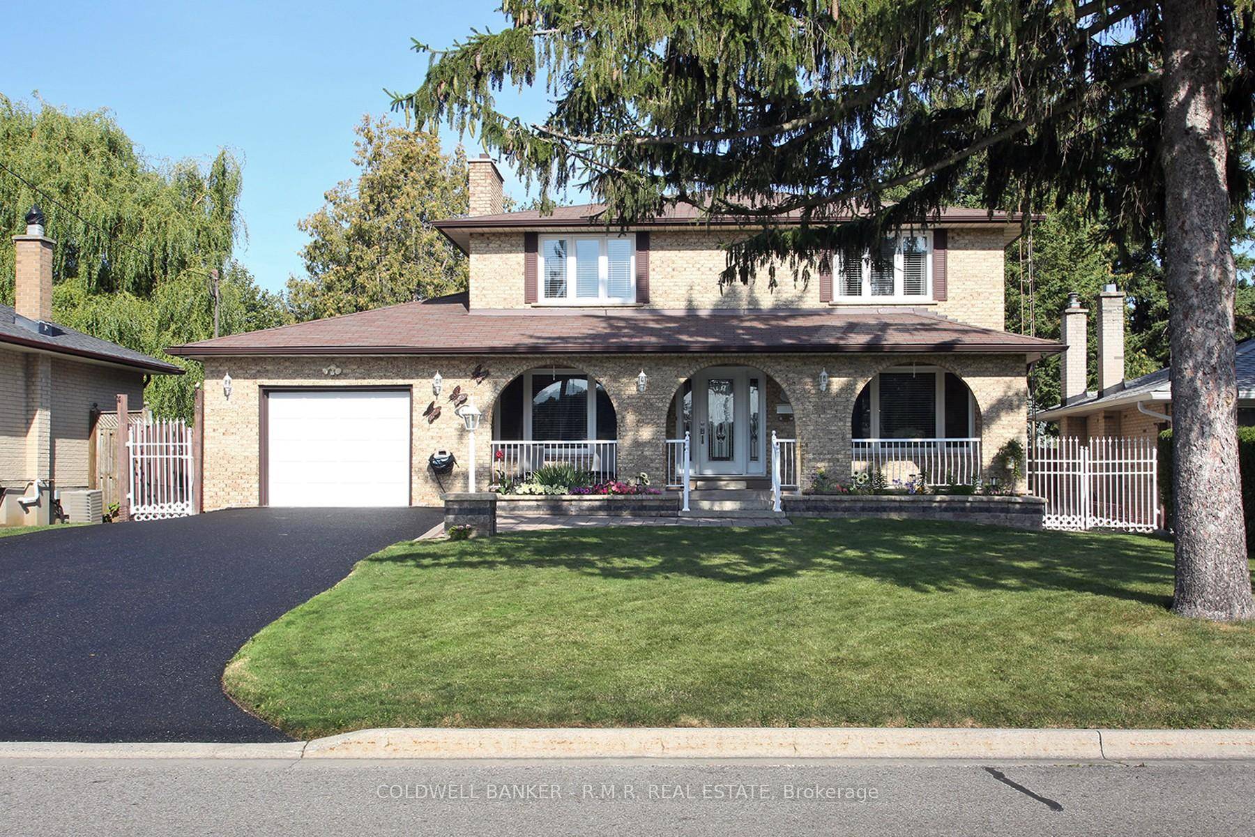 This beautifully custom finished family owned home has 3 2 bedrooms and 3 1 bathrooms.