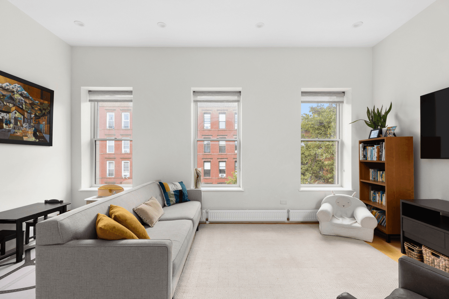 Welcome to this beautiful top floor through 2 bedroom, 2 bathroom with a private roof top deck allowing for incredible views of the Manhattan and Brooklyn skyline in this historic ...