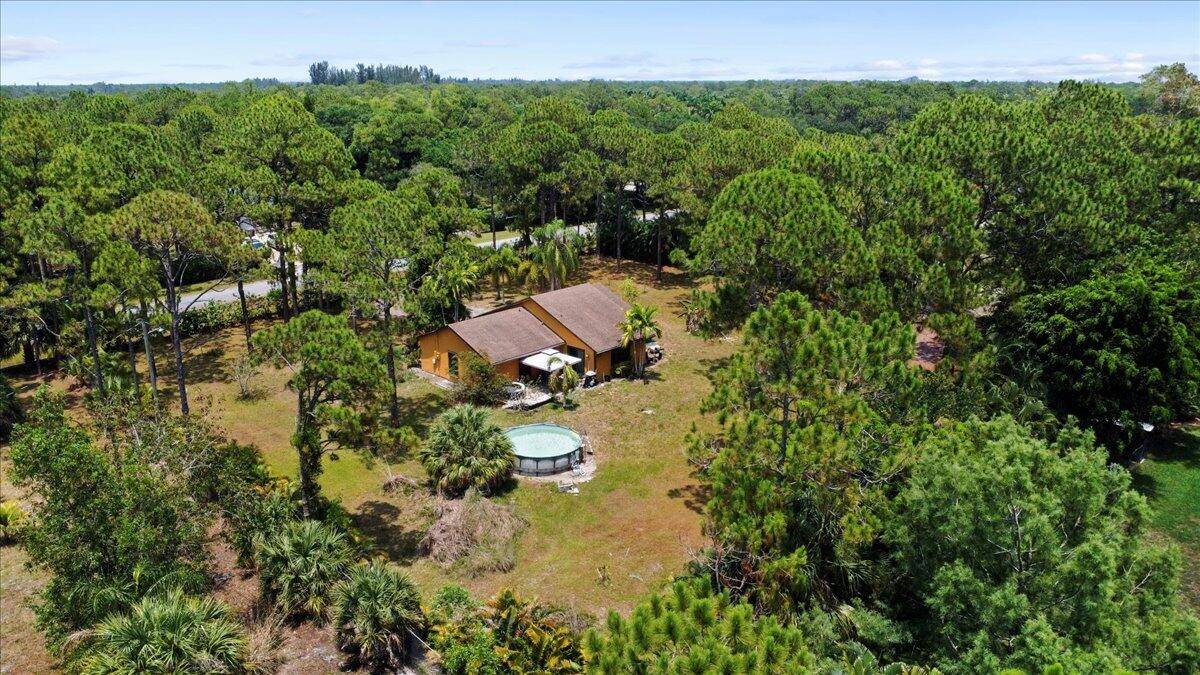 Discover your own private retreat with this charming single family home, featuring 2 bedrooms, 2 bathrooms, and a convenient 1 car garage.