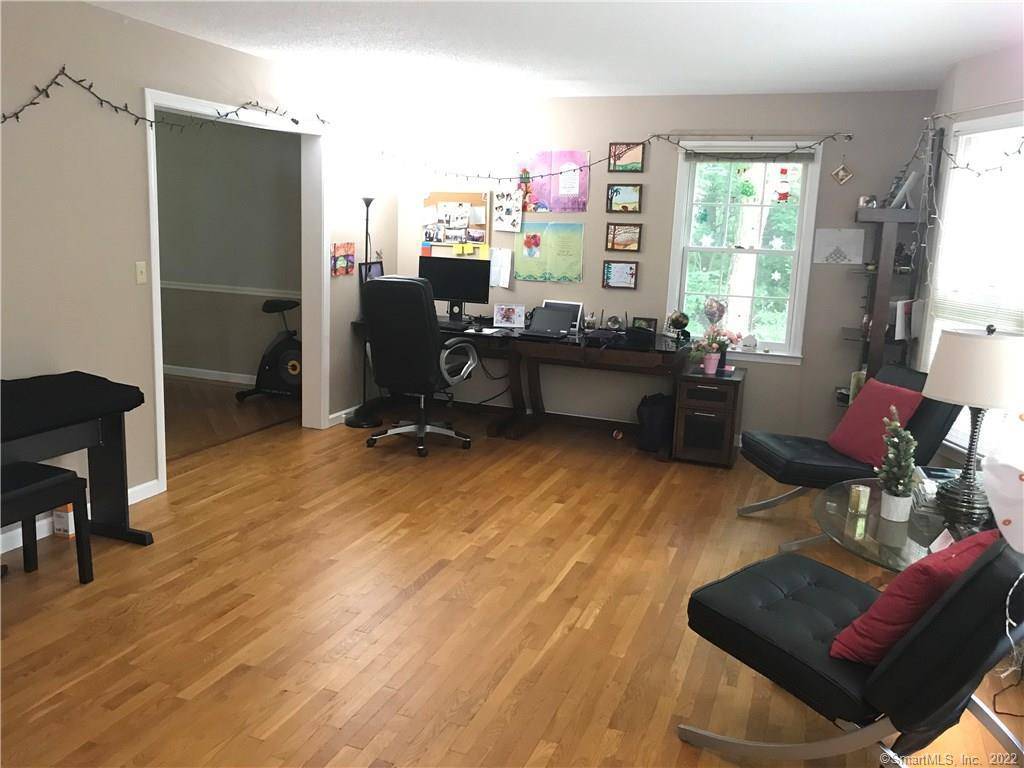 Fantastic rental, 4 bedrooms, 2 1 2 baths located on cul de sac.