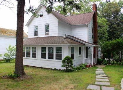 Sag Harbor 3 Bedroom Village Farmhouse With Heated Pool