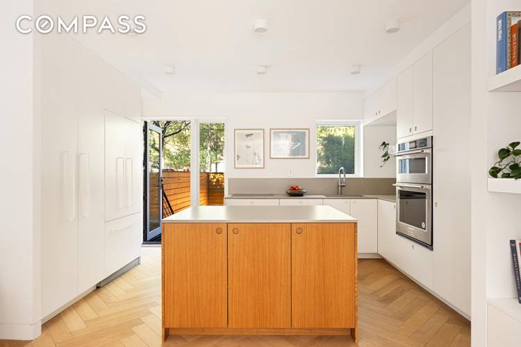 Architect Designed Parkside Home in Williamsburg Welcome to elevated contemporary living in Williamsburg, Brooklyn.
