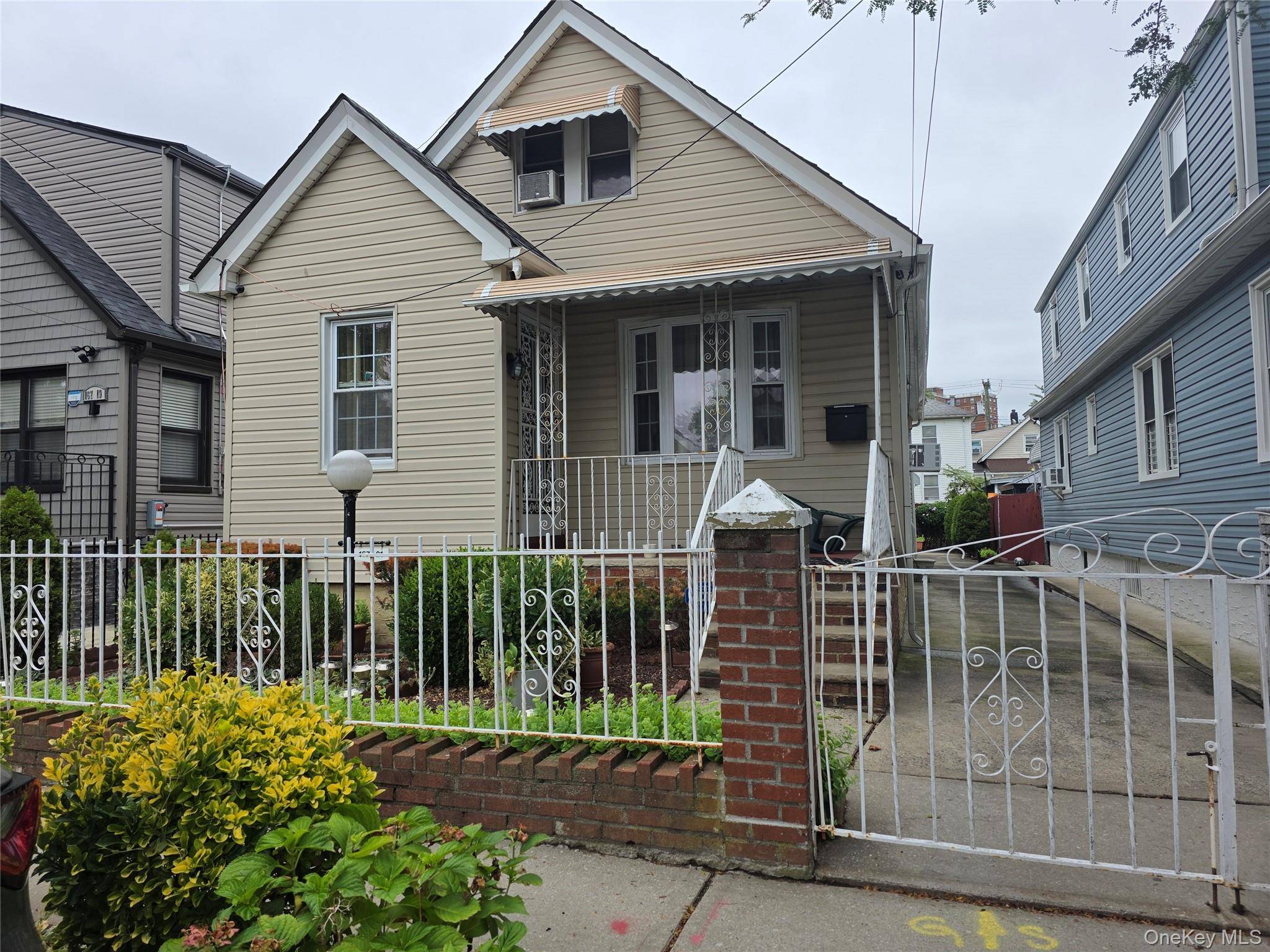 Fully detached cape, 4 bedrooms, 1.