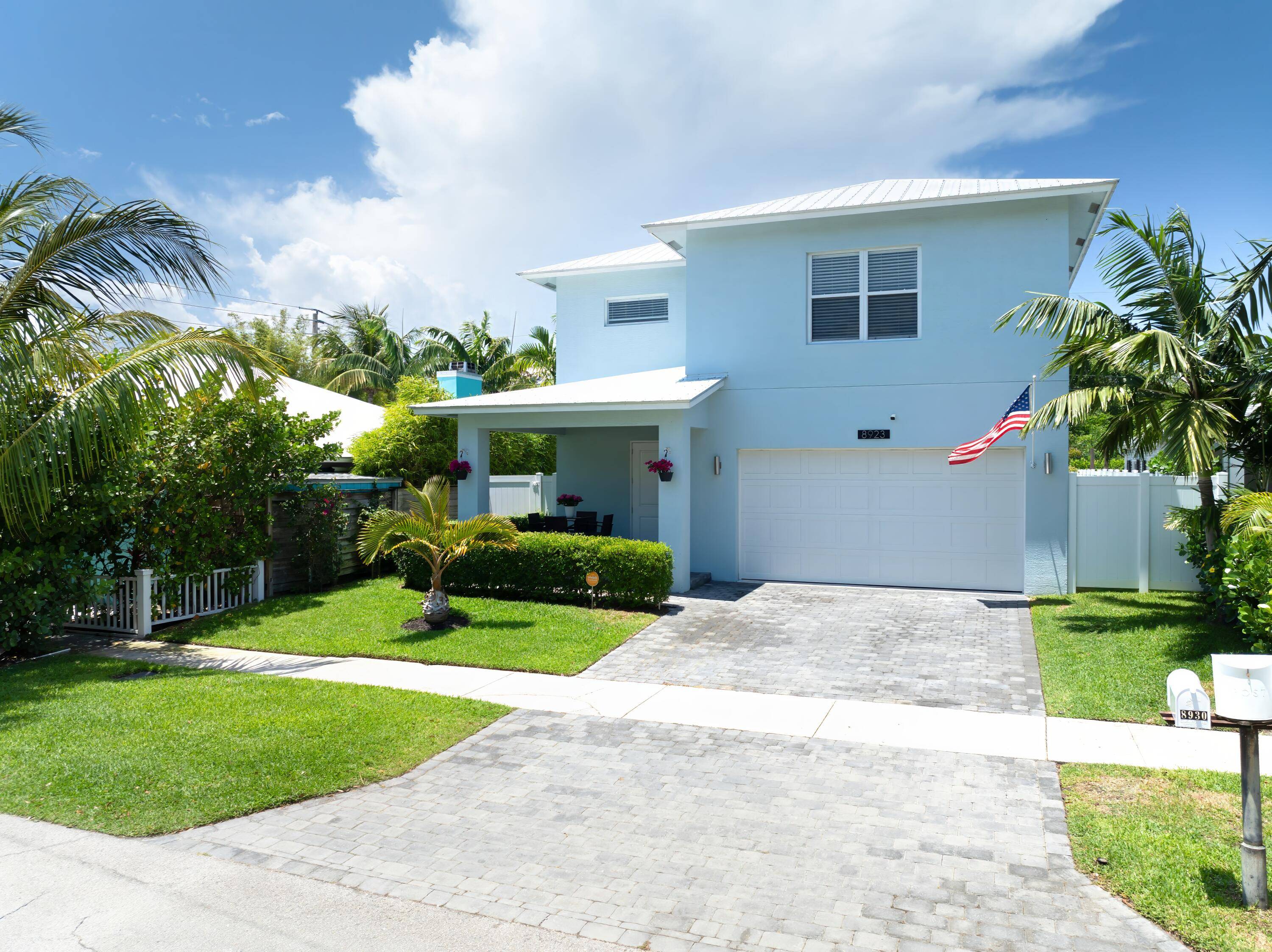 NEWER CONSTRUCTION smart home, COMPLETED IN 2021, nestled in the heart of Hobe Sound's desirable Zeus Park area.