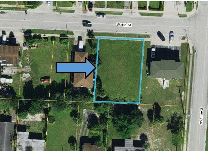 Check out this gem ! With its versatile DR zoning designation, the possibilities are endless !