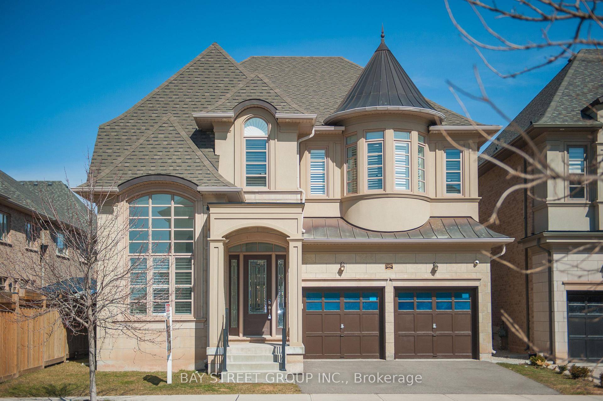Luxurious 4 Bed 3. 5 Bath Home In High Demand Area Of Oakville !