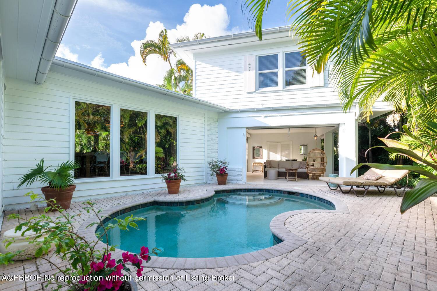 Very chic and charming 4Br 3Ba home.