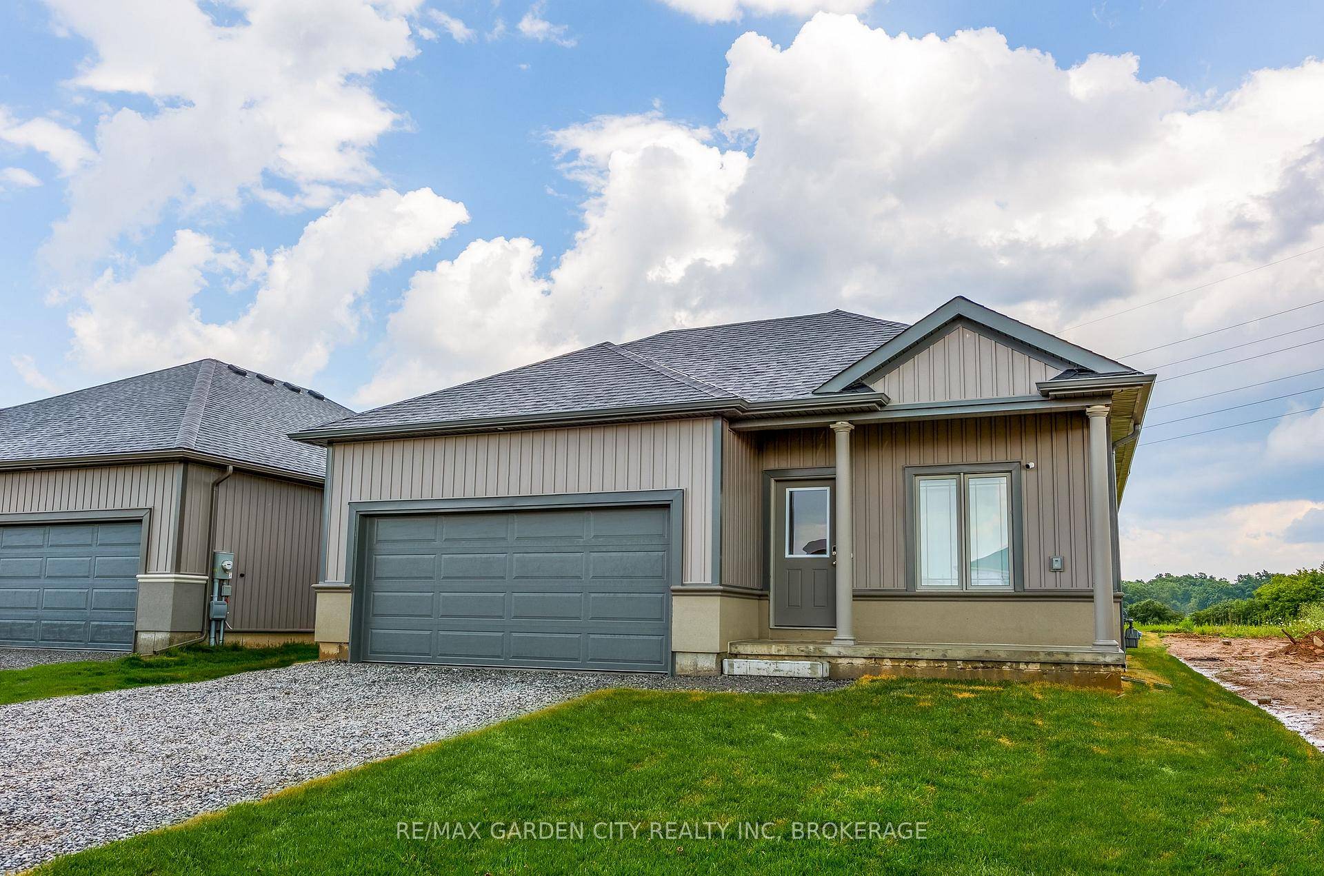 Experience refined modern living at 34 Bounty Road, Thorold, in this exquisite 2 bedroom, 2 bathroom upper unit.