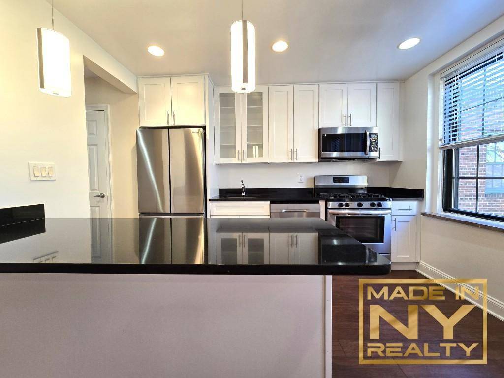 Top Floor Renovated Spacious 2 Bedroom 1 Bathroom By 7, M amp ; R Trains amp ; Nearby Shopping Sunnyside Gardens Actual Photos and Video of the Unit !