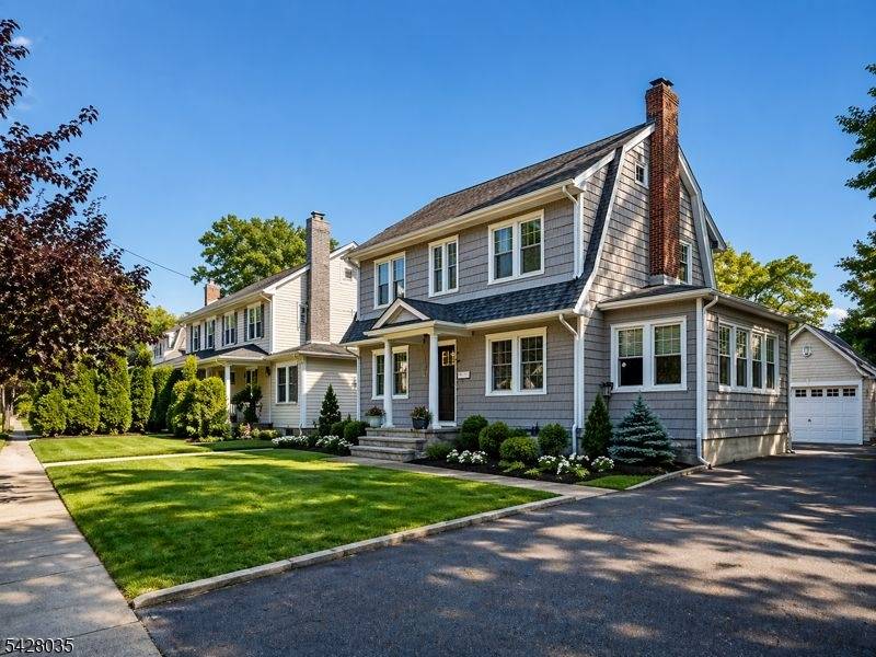 Welcome to this stunning colonial home.