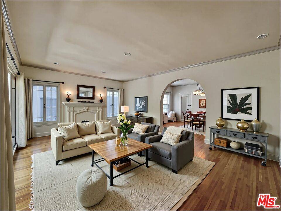 145  N Sycamore Ave 3BR Hancock Park La