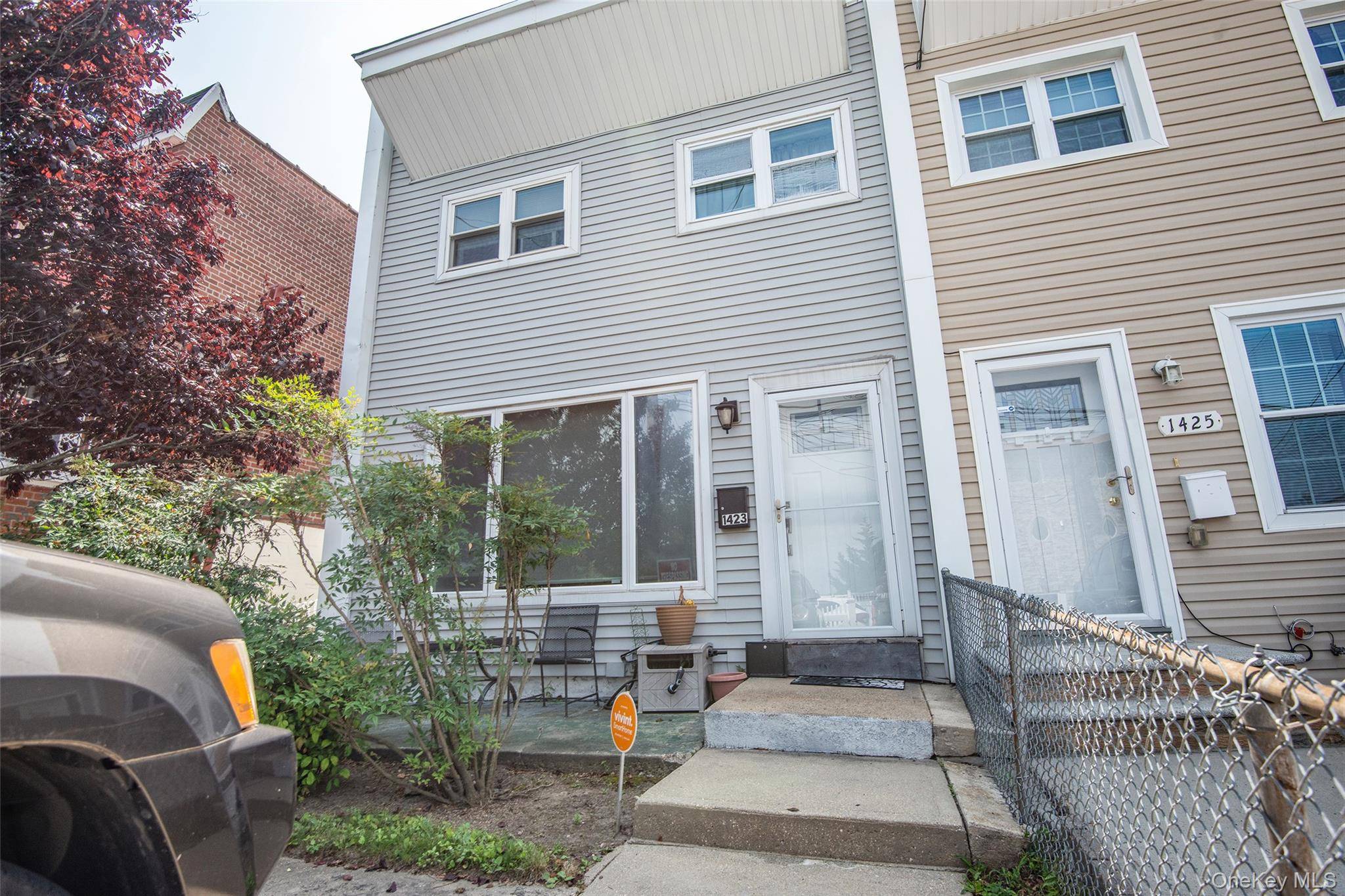 Welcome to this well maintained 3 bedroom, 1.