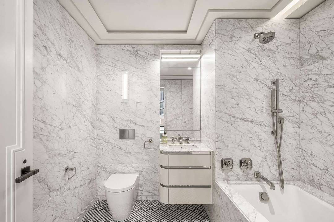 The Waldorf Astoria Residences in New York offer a rare opportunity to live in one of the city s most iconic landmarks, blending historic Art Deco grandeur with modern luxury.