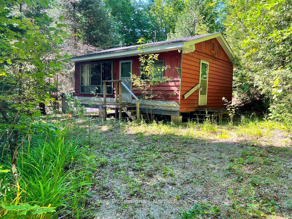 Opportunity knocks ! Check out this 2 bed 1 bath, 3 season cottage with open concept layout.