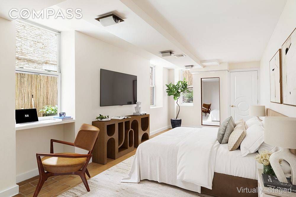 Coveted Townhouse Duplex Condo An expansive 2 3 bedroom duplex located on a prime museum block between Madison amp ; 5th Avenues.