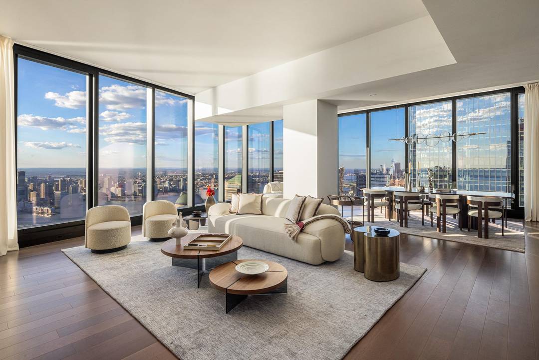 Immediate Occupancy Bathed in sunlight and jaw dropping, this half floor penthouse residence, high above the Hudson River, epitomizes modern luxury.