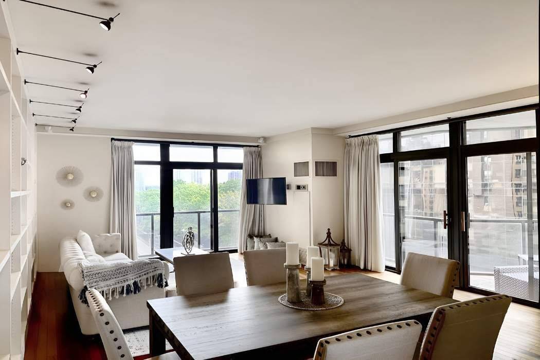 Offered fully furnished, this custom designed 2 bedroom, 2 bathroom corner unit at 100 UN Plaza provides both luxury and privacy in one of Midtown East s most prestigious buildings.