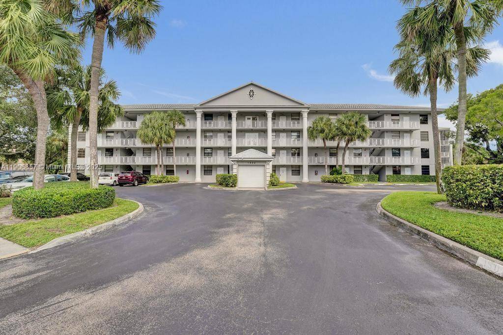 This 2 bedroom 2 bath Whitehall 1 condo features 1, 385 sq ft of luxury living overlooking the golf course !