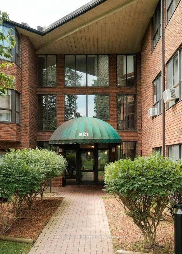 Bright clean 1 bedroom, 1 bedroom condo in sought after Auburn Village Gardens Condo Community.