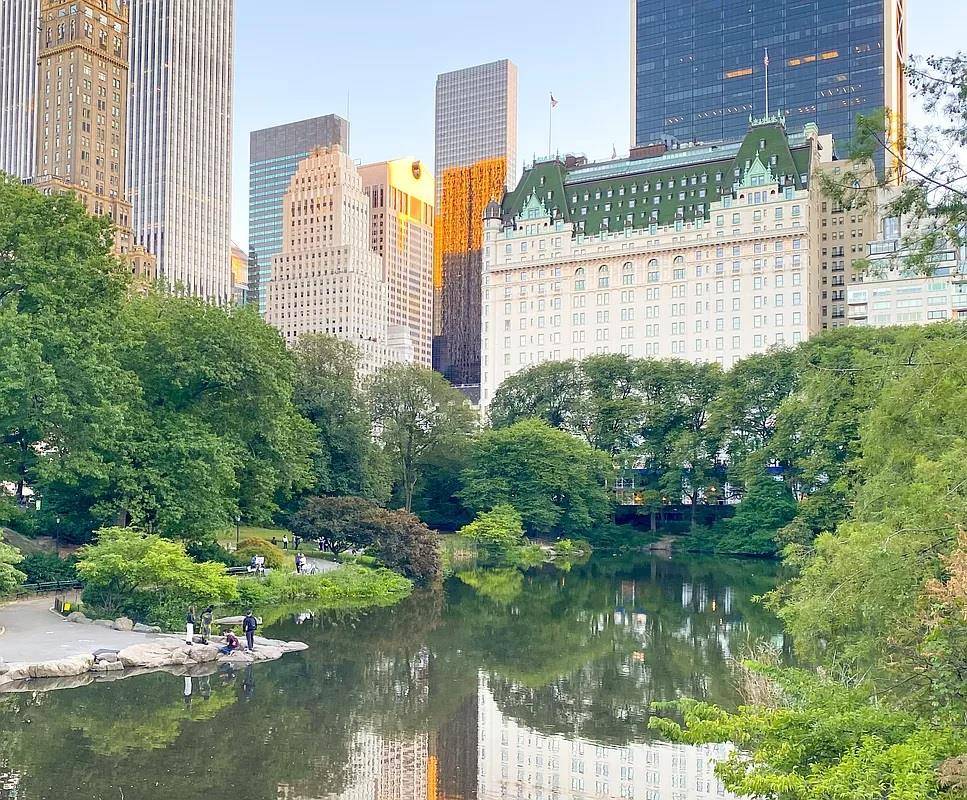 CAP RATE APPRX 6 ! GREAT INVESTMENT PROPERTY AND PIED A TERRE.