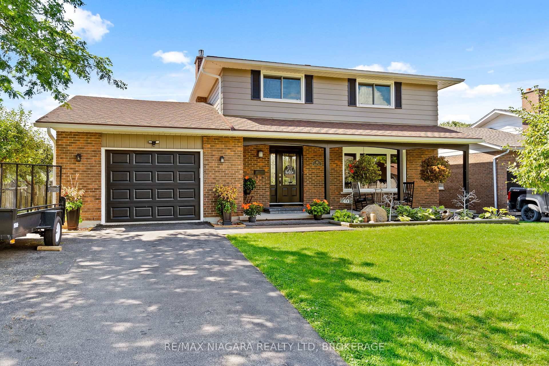 Start creating family memories when you own this well cared for Armenti built 2 storey home near the promenade and the shores of Lake Erie.