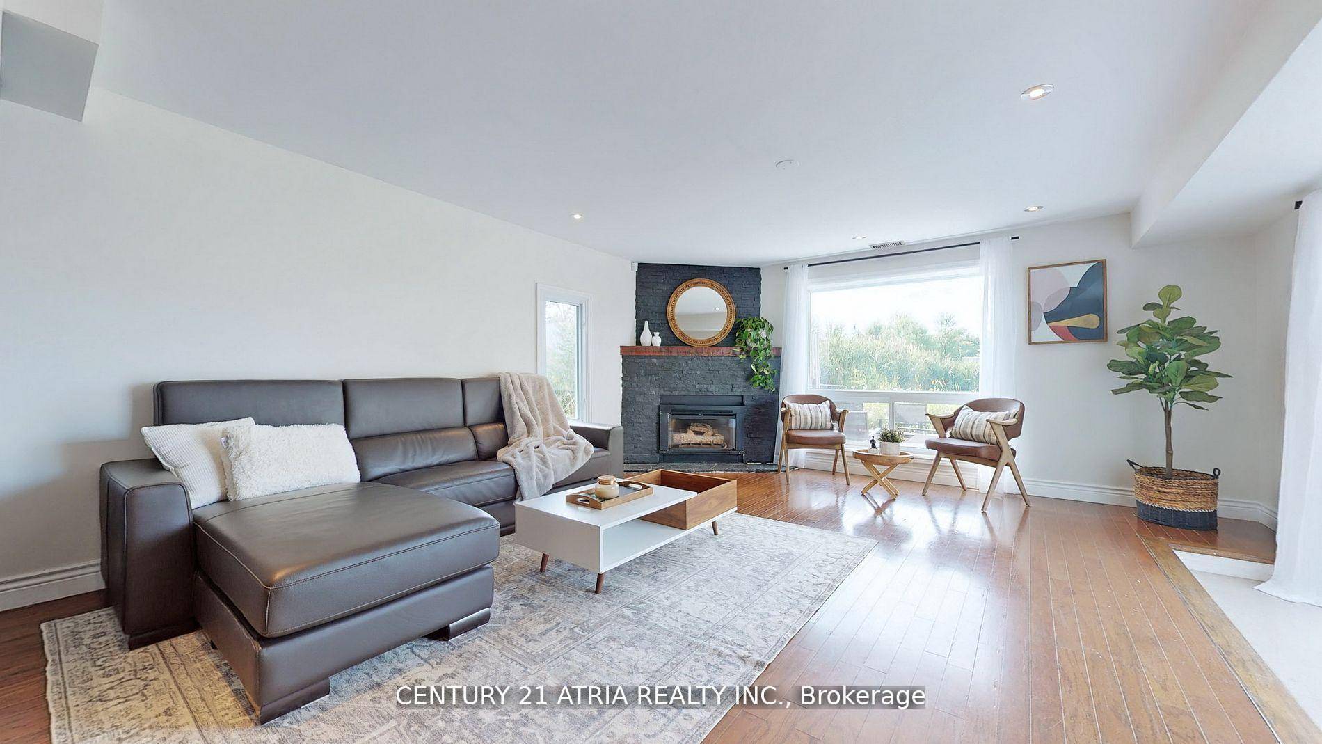 Waterfront Living That Feels Like the Ultimate Weekend Getaway !