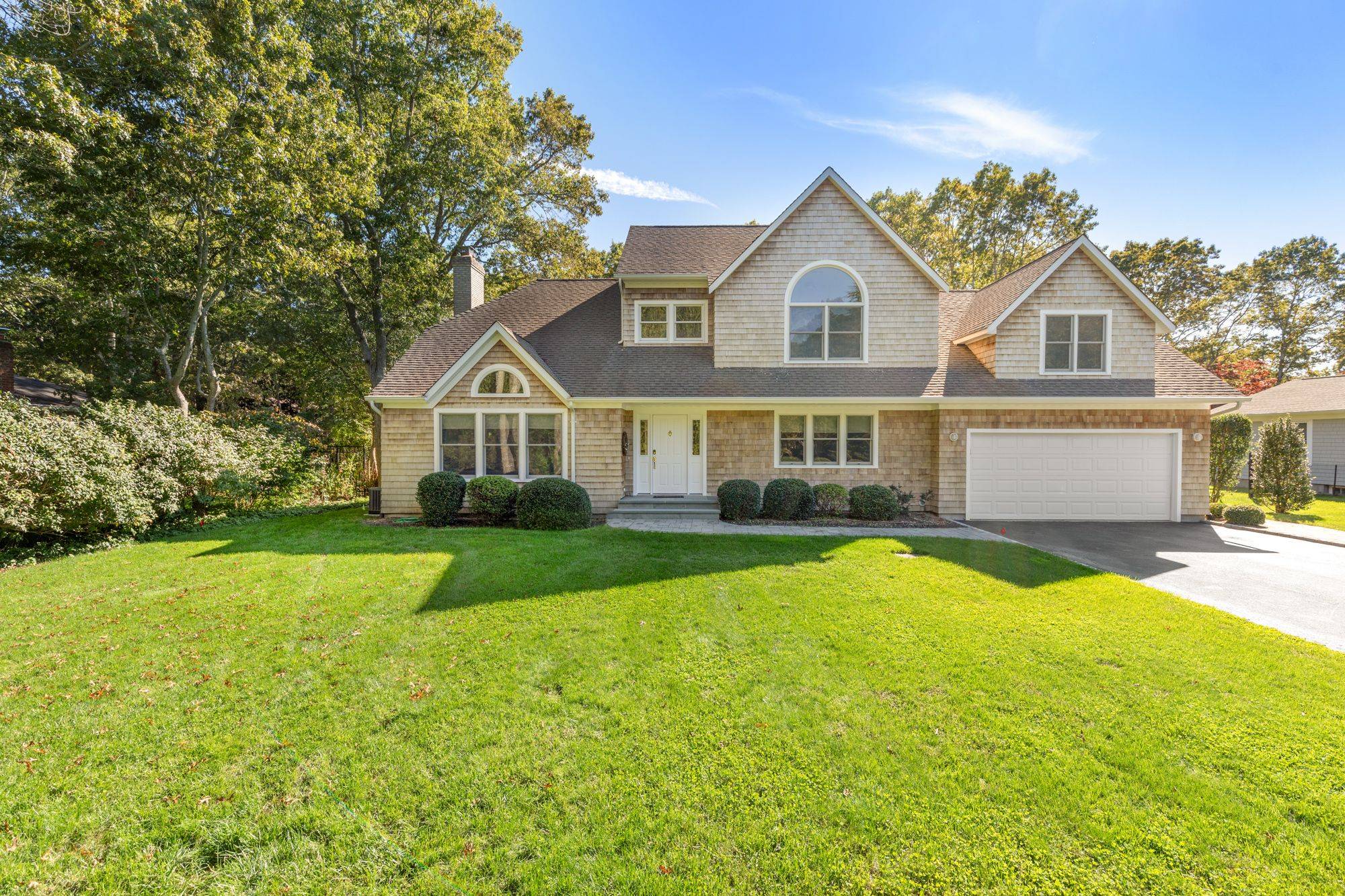 East Quogue South With a Brand New Pool!