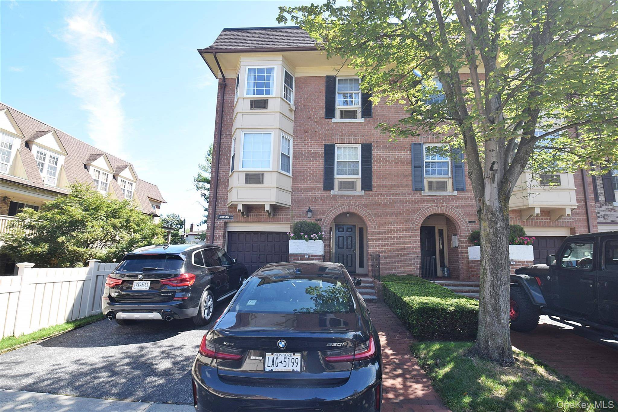 BAYBRIDGE LUXURY CONDO amp ; GATED COMMUNITY WITH RESORT STYLE LIVING, SIMPLEX, CORNER UNIT, MINT CONDITION, TOTALLY UPDATED 2 BEDROOMS, 2 BATHS, WITH GARAGE, WOOD FLOORS, BAY WINDOWS, IN UNIT ...