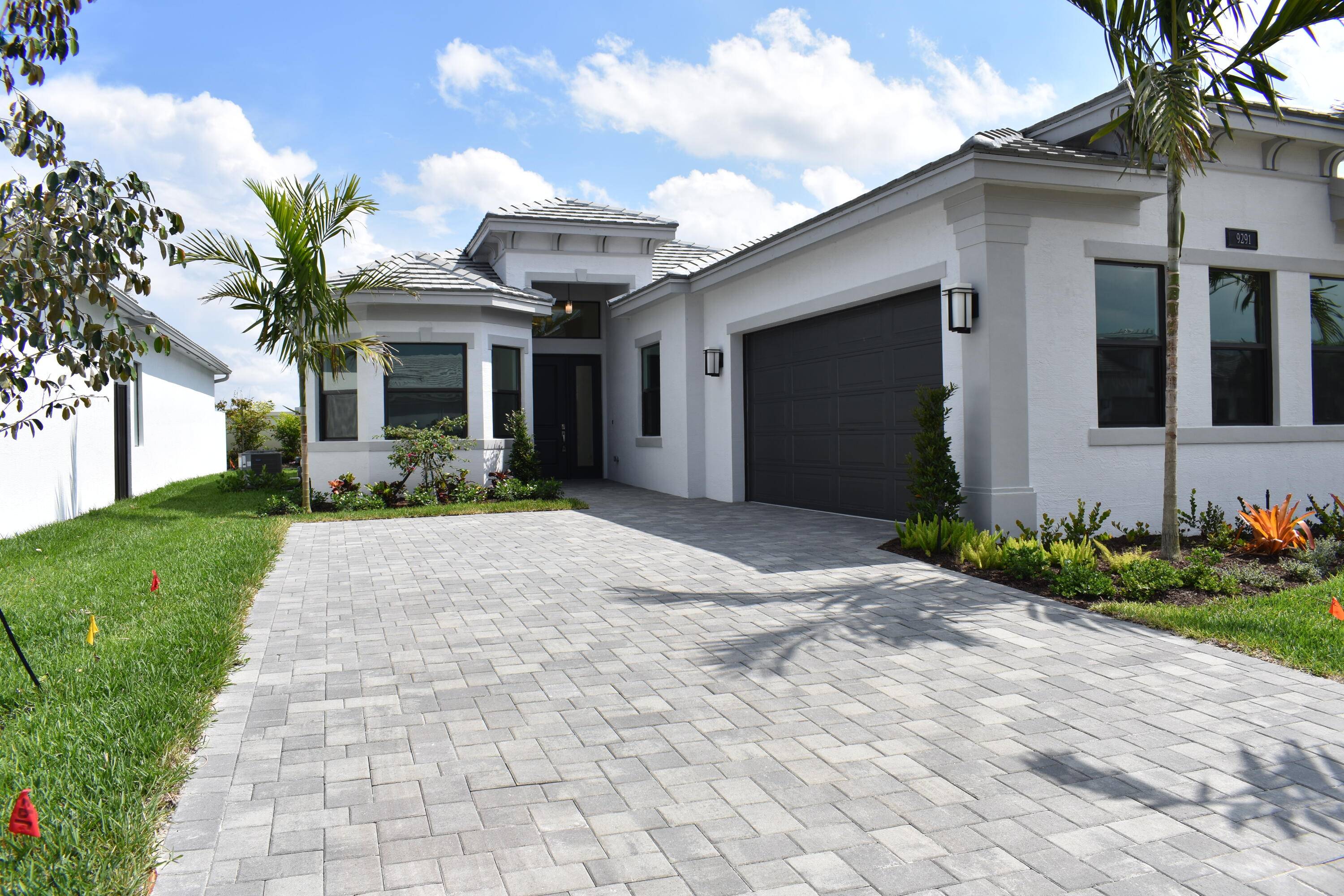 Welcome to Beautiful Valencia Grand, This Vienna Model offers 2 bedrooms plus a den, 2.