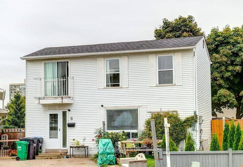 Welcome to this charming 3 1 bedroom, 2 bathroom detached home on a premium 31 foot wide lot in a quiet, family friendly court.