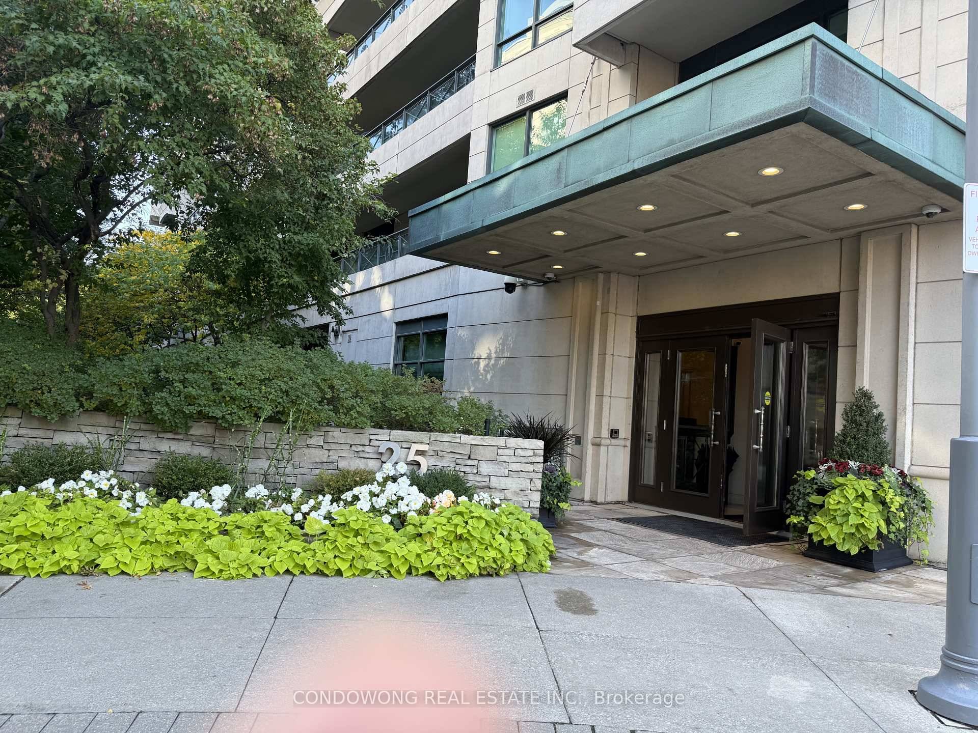 Prestigious Thornwood II building, two bedrooms plus den with large open balcony overlooking south of Rosedale Ravine amp ; City view, unit completely renovated in 2022, two side by side ...