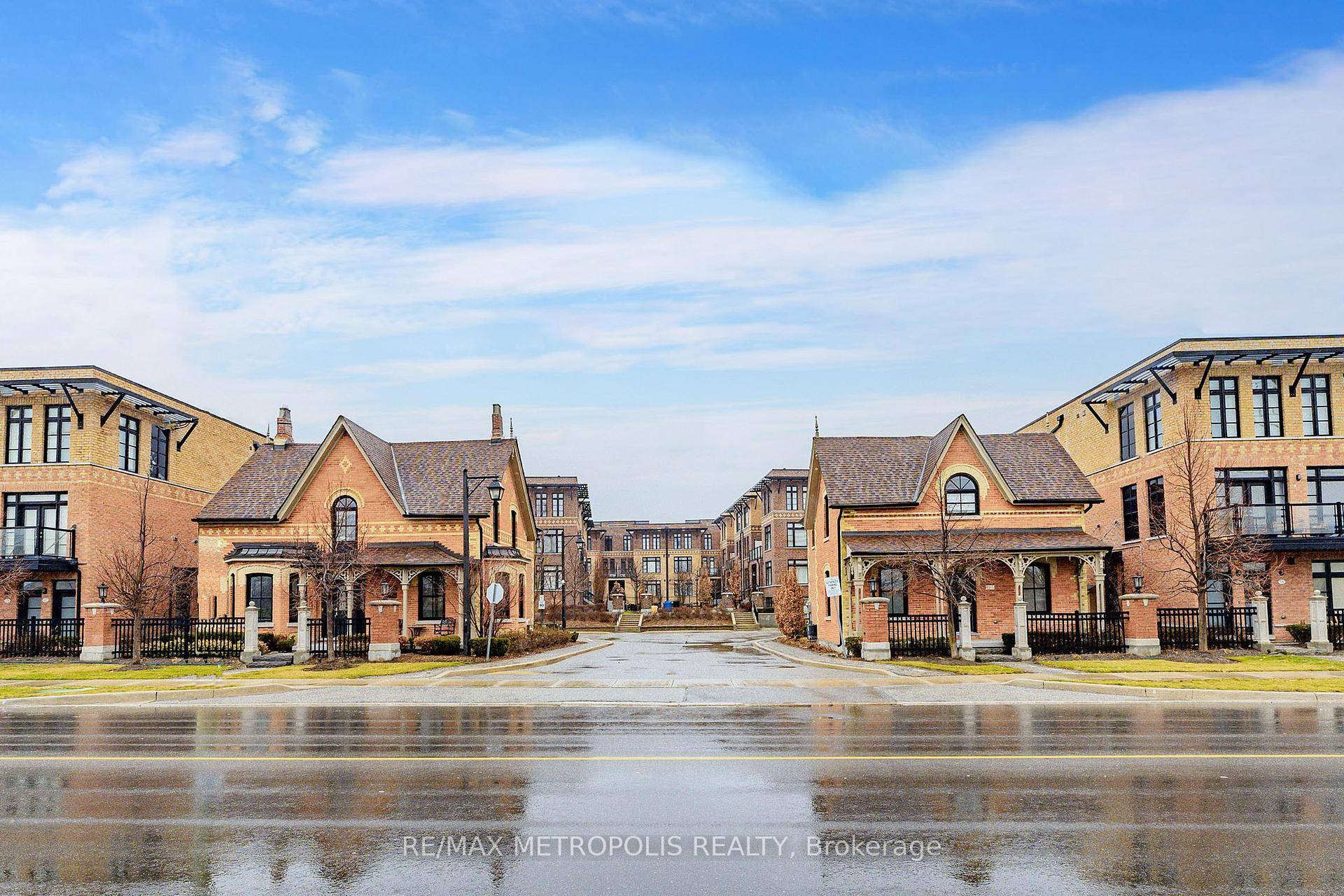 Welcome To The Fairground Lofts In The Heart Of West Woodbridge An Ultra Modern Urban Townhome !