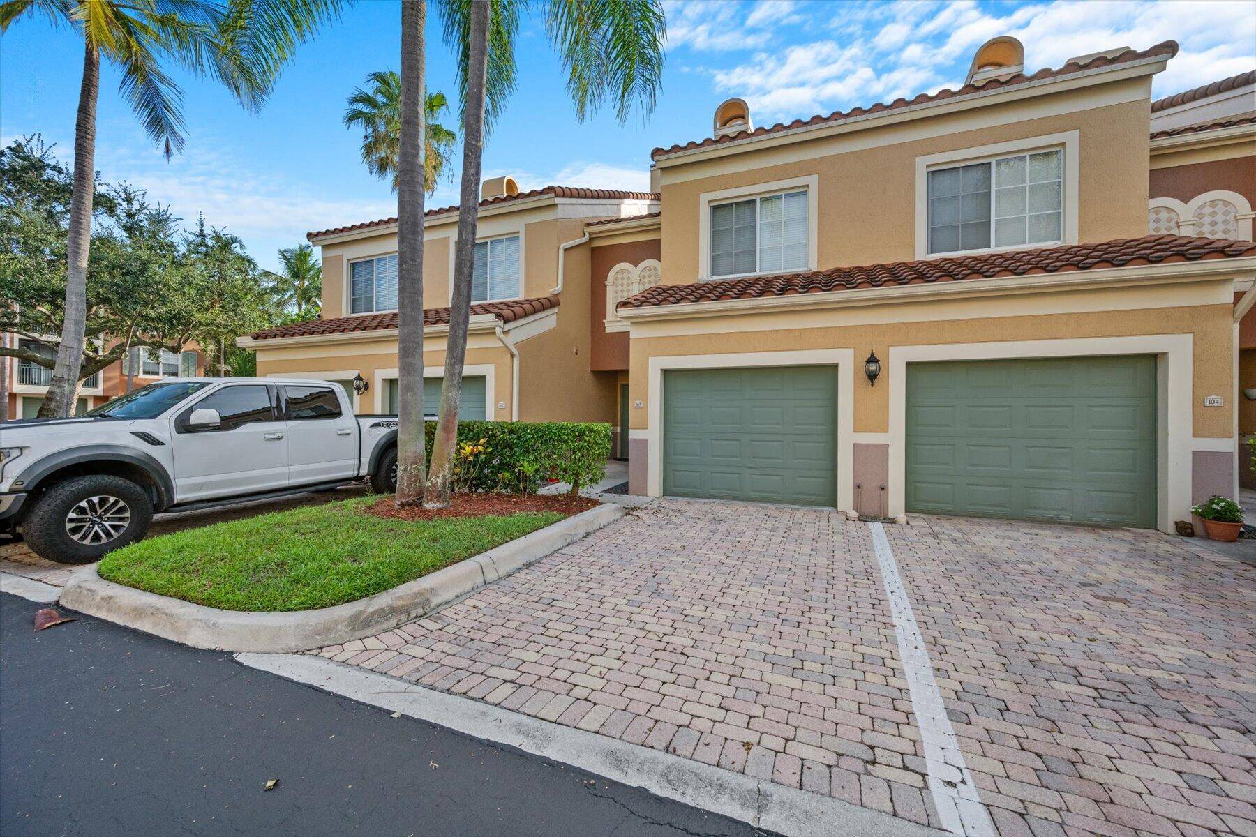 Great 2BR 2. 5BA townhome with 1 car garage in St Andrews at the Polo Club.