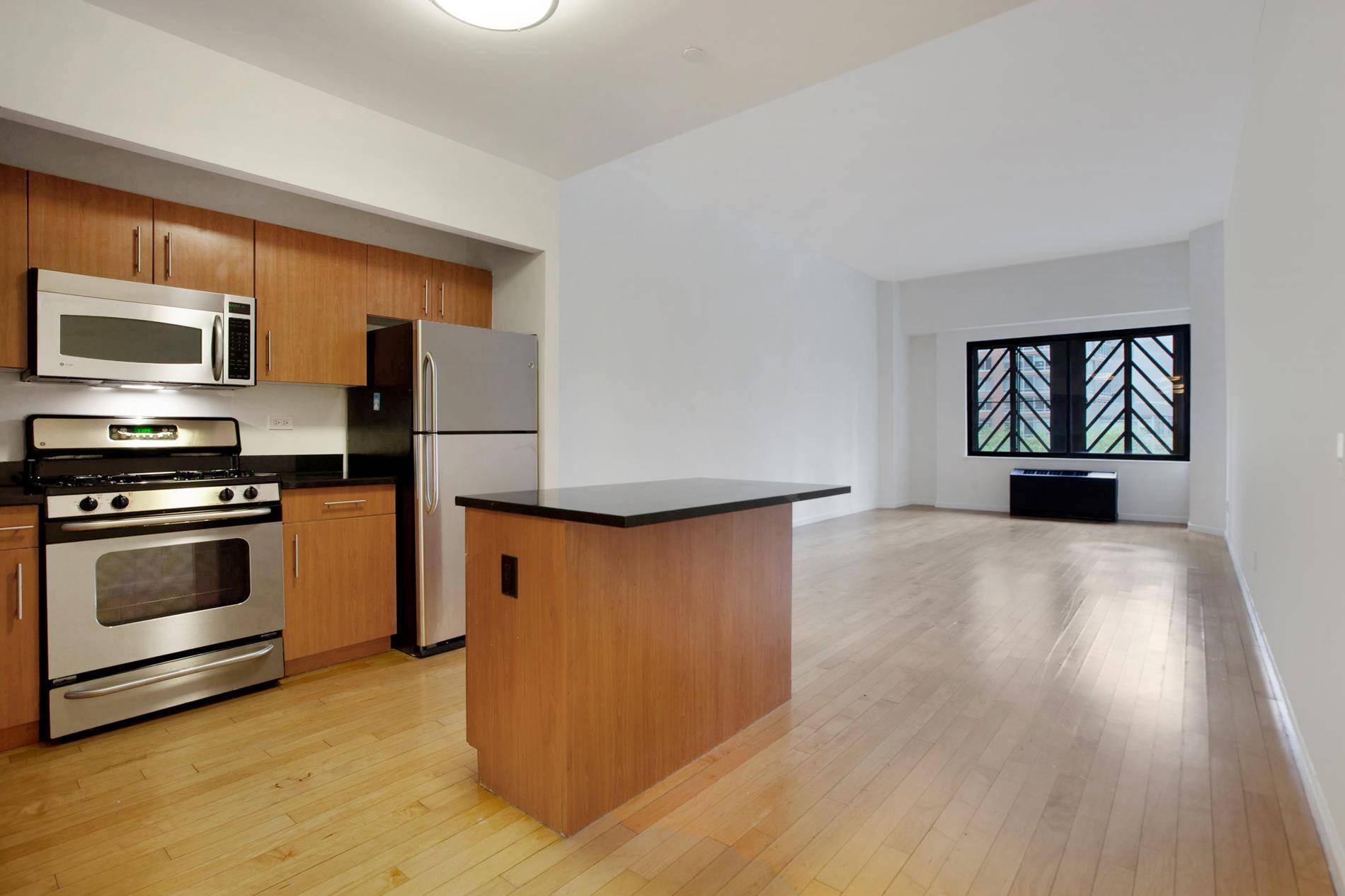 WOW SIZE AND VALUE ! Don t let the term studio mislead you this 924sqft loft space home office is larger than many one bedrooms on the market, and the ...