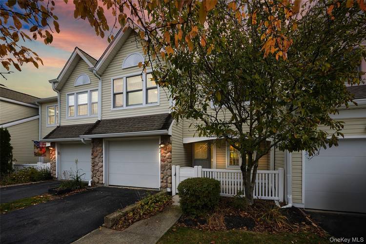 Wonderful Fox Ridge Townhome in a Prime Location.