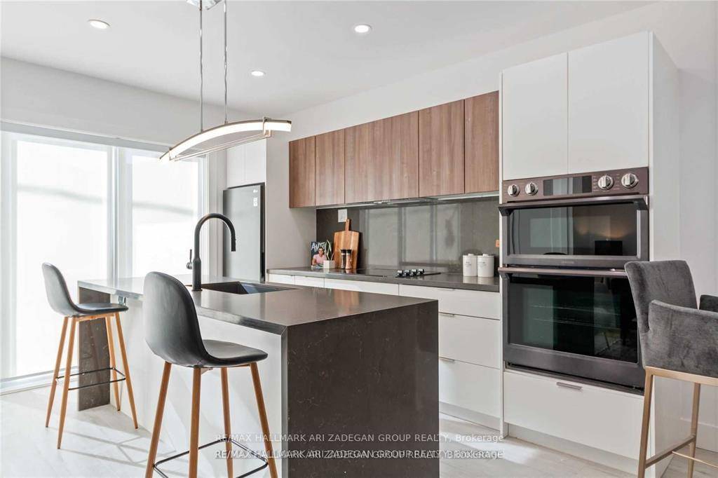 FURNISHED OR UNFURNISHED This Beautiful Brand New Three Bedroom Executive Second Floor Suite Of A Legal Triplex Has Been Designed To The Highest Standard And Is Located In The Desirable ...